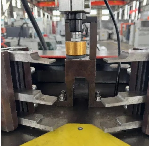 High-Strength 140mm Aluminum Corner Combining Machine