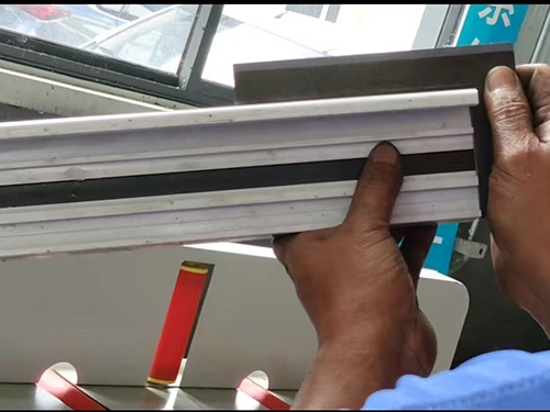 CNC Double-head Cutting Saw for 45° and 90° Cutting